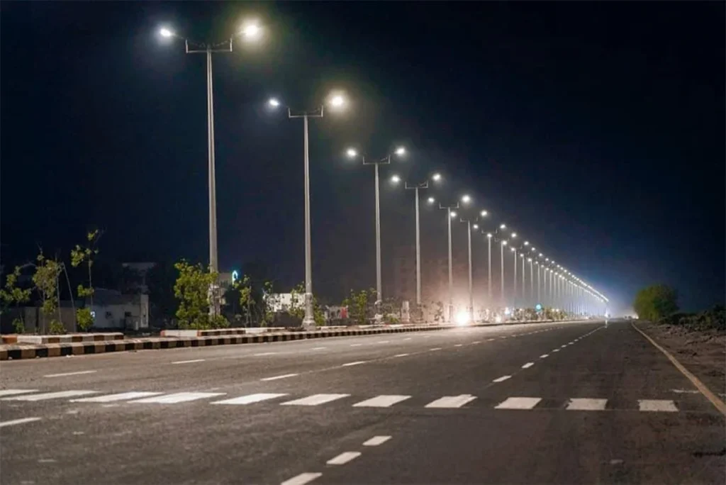 Lampadaire solaire avec poteau et prix de la batterie